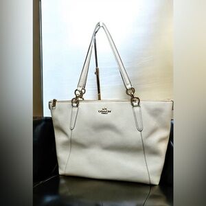 COACH‎ Ava Tote Chalk Crossgrain Leather Handbag Gold tone accents F57526